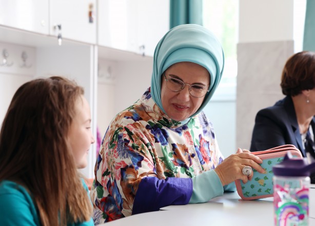 Foto - Emine Erdoğan Türkiye Maarif Vakfı okulunu ziyaret etti
