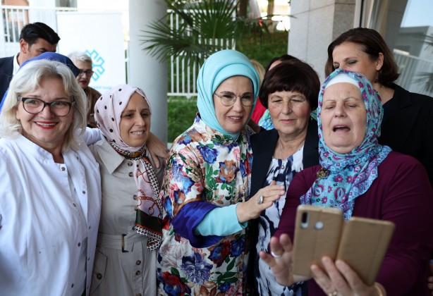 Foto - Emine Erdoğan Türkiye Maarif Vakfı okulunu ziyaret etti