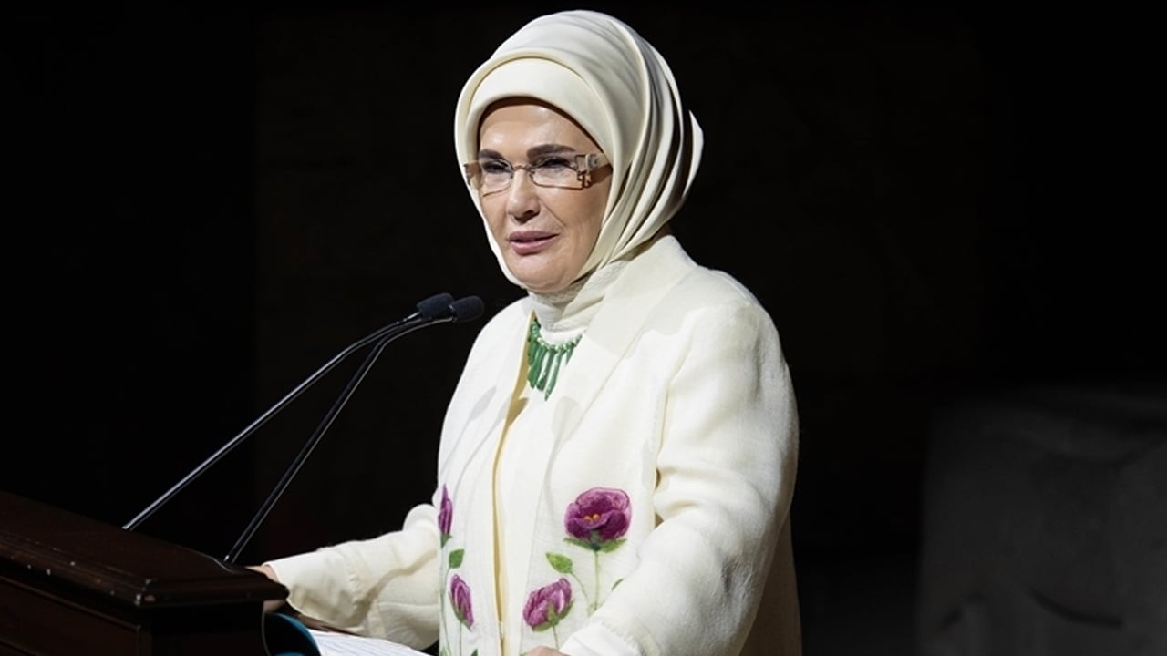 Emine Erdoğan'dan Güney Afrika ziyaretine ilişkin paylaşım: Yunus Emre Enstitüsünü ziyaret etti