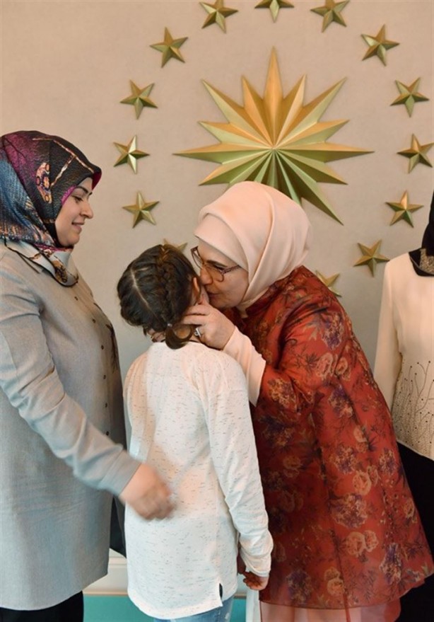 Foto - Emine Erdoğan'dan özel harekatçıların eşlerine yemek