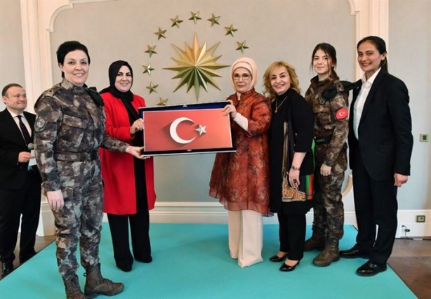 Foto - Emine Erdoğan'dan özel harekatçıların eşlerine yemek