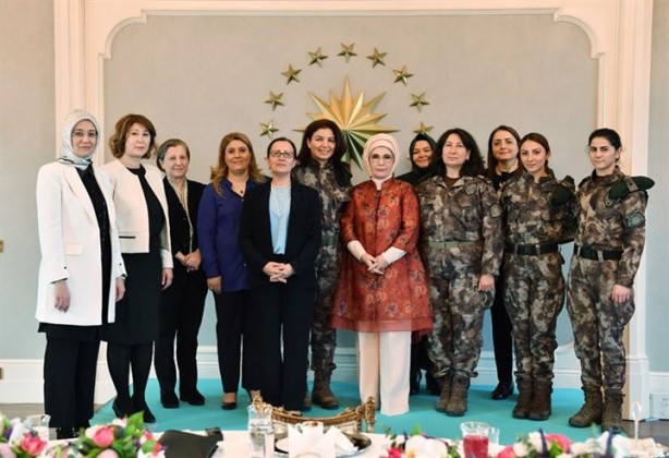 Foto - Emine Erdoğan'dan özel harekatçıların eşlerine yemek