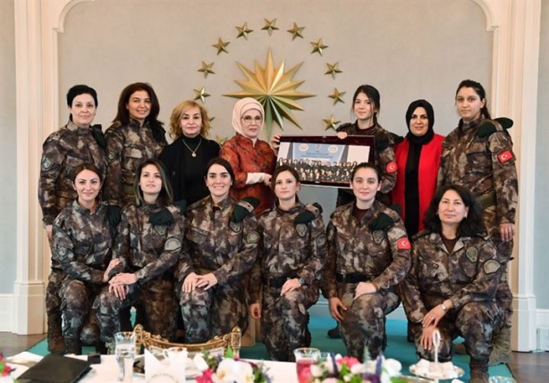 Foto - Emine Erdoğan'dan özel harekatçıların eşlerine yemek