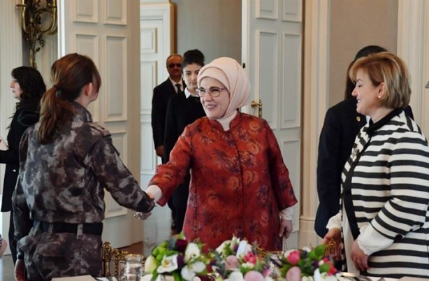 Foto - Emine Erdoğan'dan özel harekatçıların eşlerine yemek