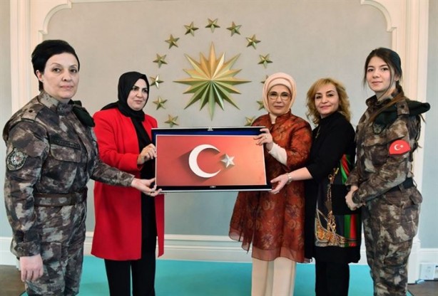 Foto - Emine Erdoğan'dan özel harekatçıların eşlerine yemek