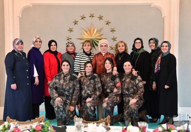 Foto - Emine Erdoğan'dan özel harekatçıların eşlerine yemek