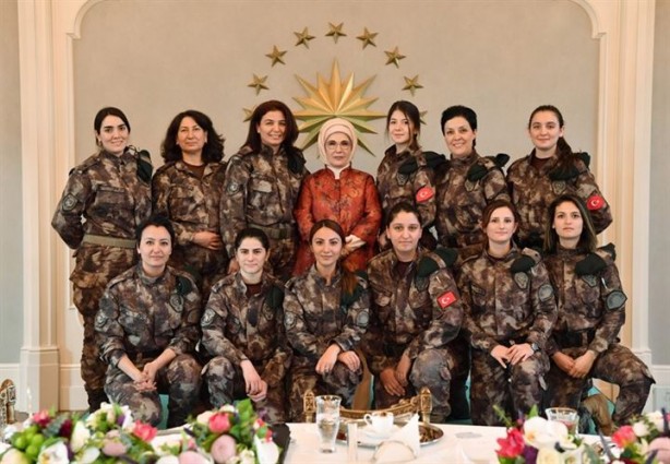 Foto - Emine Erdoğan'dan özel harekatçıların eşlerine yemek