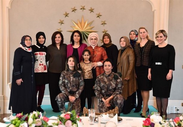 Foto - Emine Erdoğan'dan özel harekatçıların eşlerine yemek