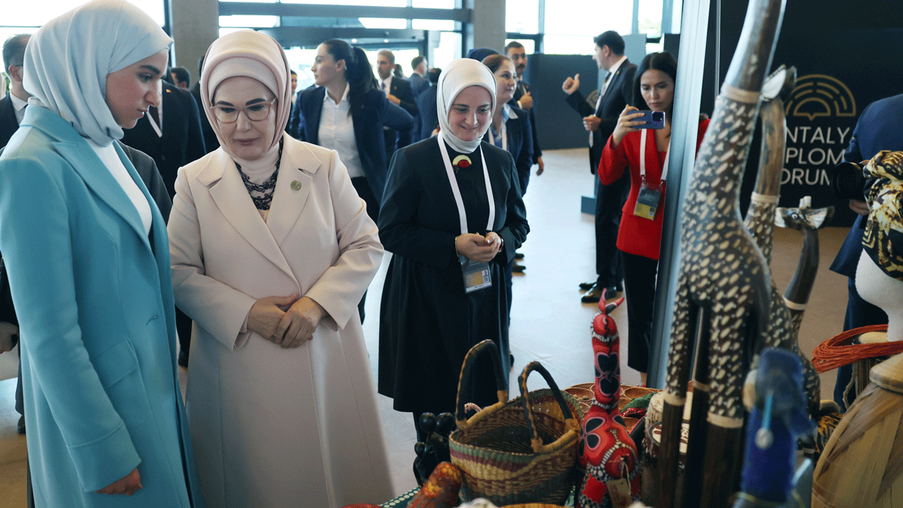 Foto - Emine Erdoğan’dan Suriye’nin ‘first lady’si Latife El Durubi’ye özel ilgi