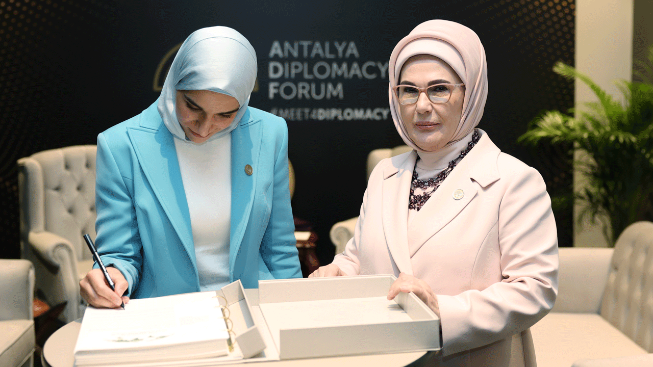 Foto - Emine Erdoğan’dan Suriye’nin ‘first lady’si Latife El Durubi’ye özel ilgi