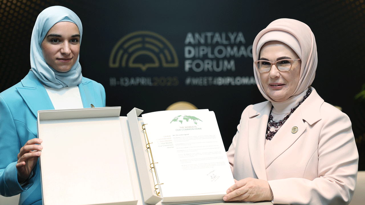 Foto - Emine Erdoğan’dan Suriye’nin ‘first lady’si Latife El Durubi’ye özel ilgi