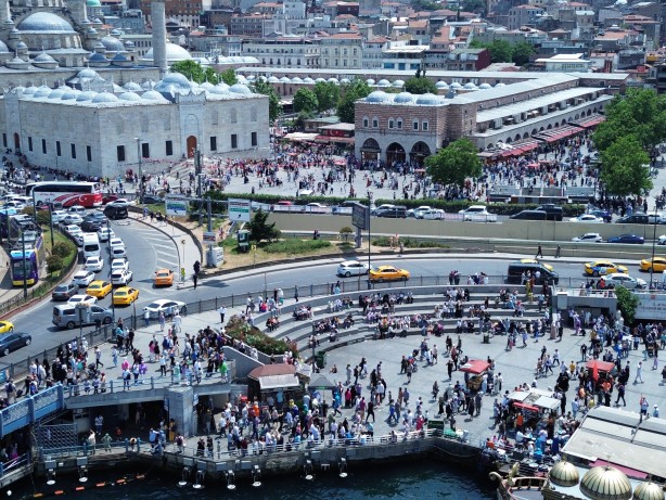 Foto - Eminönü'ndeki insan seli havadan görüntülendi!
