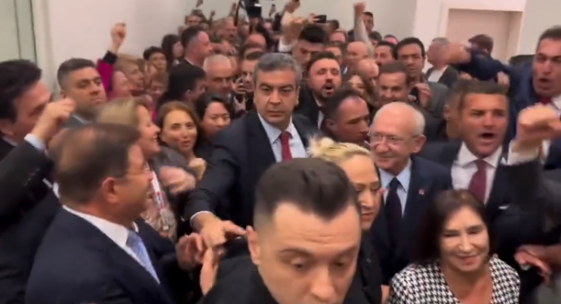 Foto - Emir Sarıgül geldi, ortalık karıştı! CHP'de o görüntüler sonrası Kılıçdaroğlu'na tepki yağdı