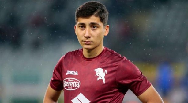 Foto - Emirhan İlkhan'dan Türkiye'ye çok büyük ayıp! Sonunda bunu da yaptı