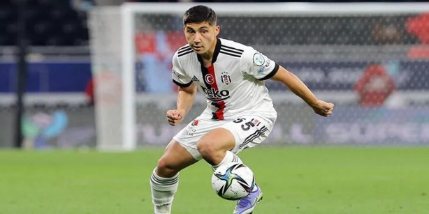 Foto - Emirhan İlkhan'dan Türkiye'ye çok büyük ayıp! Sonunda bunu da yaptı