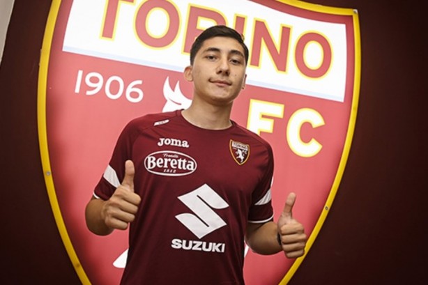 Foto - Emirhan İlkhan'dan Türkiye'ye çok büyük ayıp! Sonunda bunu da yaptı