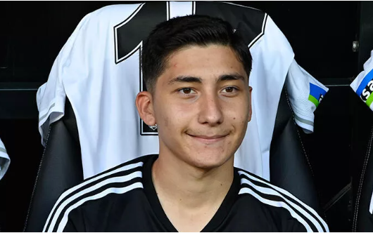 Foto - Emirhan İlkhan'dan Türkiye'ye çok büyük ayıp! Sonunda bunu da yaptı