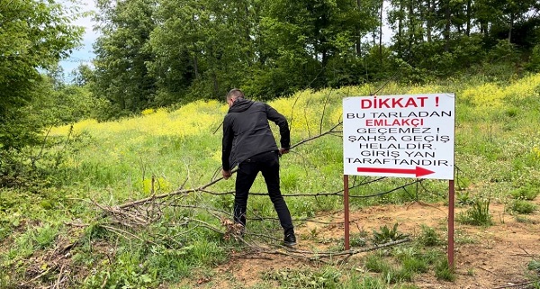 Foto - Emlakçılara kızdı böyle oldu! Tabelayı gören şaşırıp kalıyor