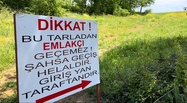 Foto - Emlakçılara kızdı böyle oldu! Tabelayı gören şaşırıp kalıyor