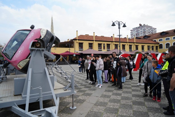 Foto - Emniyet kemerinin önemini tepetaklak olunca anladılar!