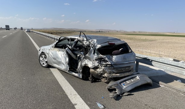 Foto - Emniyet şeridinde bekleyen düğün konvoyundaki araçlara tır çarptı, yaralılar var
