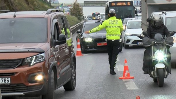 Foto - Emniyet şeridinde yakalanan Almancı'dan pişkin savunma