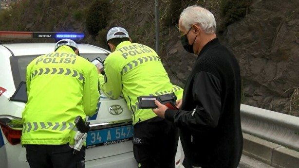 Foto - Emniyet şeridinde yakalanan Almancı'dan pişkin savunma