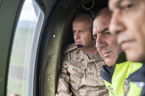 Foto - Emniyet ve jandarmadan helikopterle denetleme