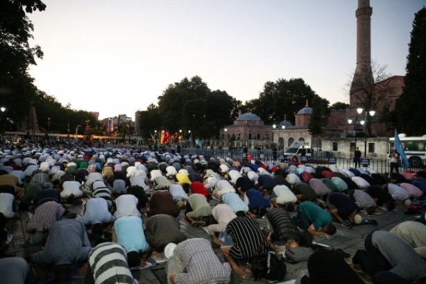 Foto - Emniyetin bir numarası Ayasofya Camii'nde! Vatandaşlardan Ezan'a yoğun ilgi