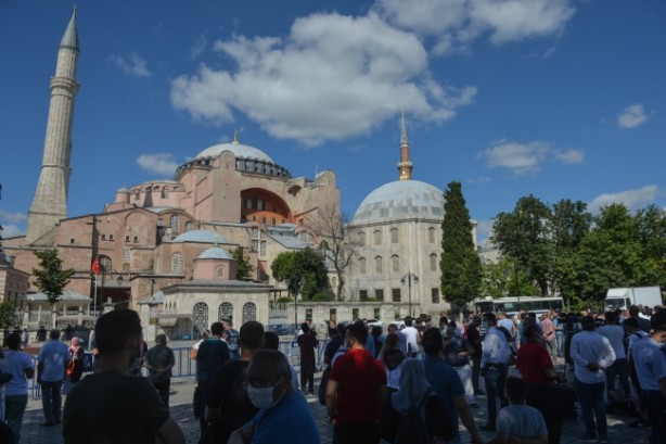 Foto - Emniyetin bir numarası Ayasofya Camii'nde! Vatandaşlardan Ezan'a yoğun ilgi