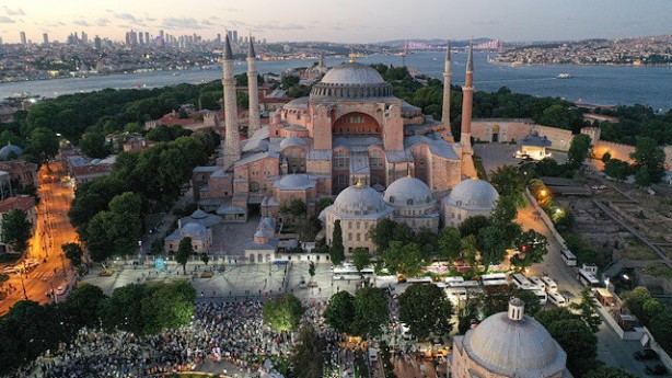 Foto - Emniyetin bir numarası Ayasofya Camii'nde! Vatandaşlardan Ezan'a yoğun ilgi