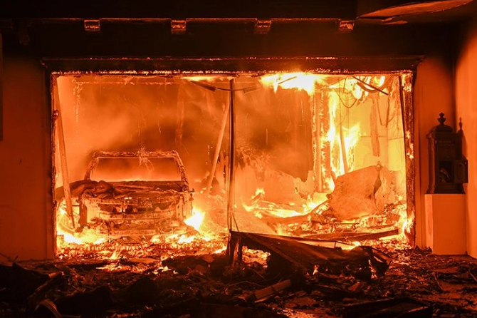 Emperyalist politikaları ile dünyayı yakan ABD cehennemi yaşıyor