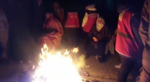 Foto - En acı bekleyiş: Anne baba, enkaz çalışmasından iyi haber almayı bekliyor