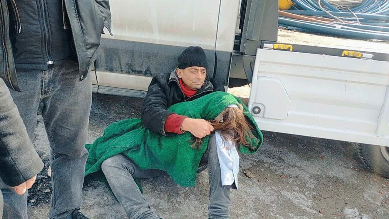 En acı gün! Babanın küçük kızına yürek yakan vedası