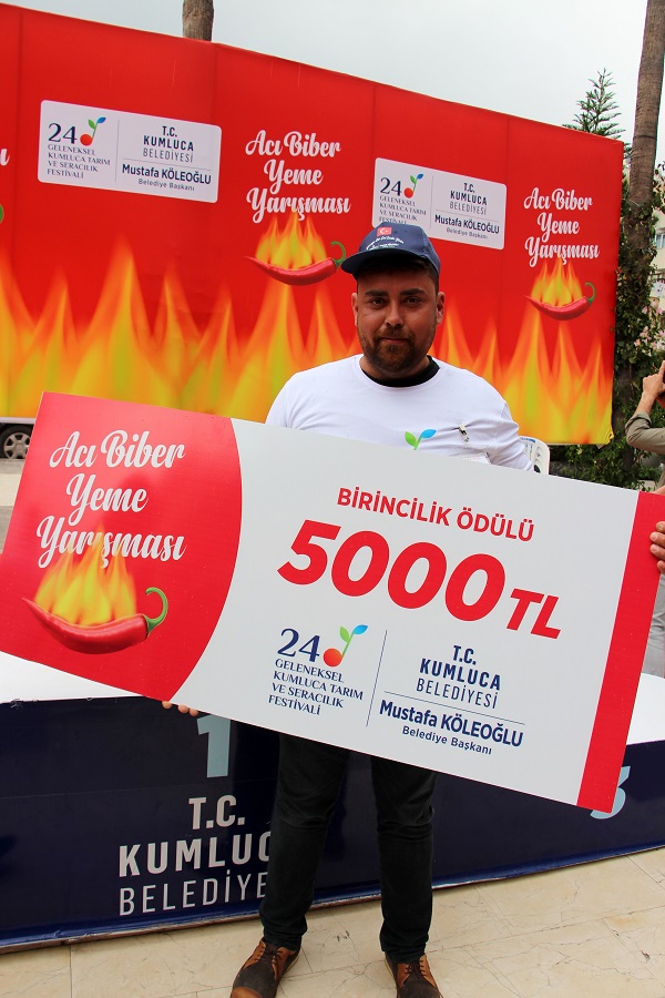 Foto - En acı yarışma! 3 dakikada 260 gram biber yedi bakın ne kadar kazandı