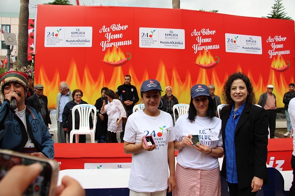 Foto - En acı yarışma! 3 dakikada 260 gram biber yedi bakın ne kadar kazandı