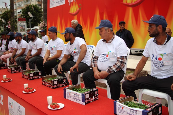 Foto - En acı yarışma! 3 dakikada 260 gram biber yedi bakın ne kadar kazandı