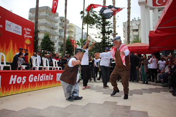 Foto - En acı yarışma! 3 dakikada 260 gram biber yedi bakın ne kadar kazandı