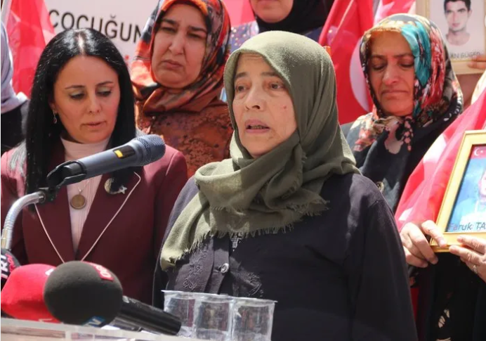 Foto - En büyük eylemi onlar yaptılar! PKK’nın fesih kararını ve evlatlarının dönmelerini bekliyorlar