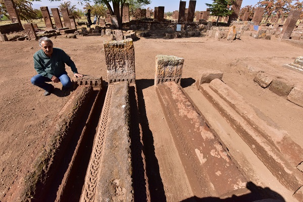 Foto - En büyük Türk İslam mezarlığı! 6 sanduka gün yüzüne çıktı