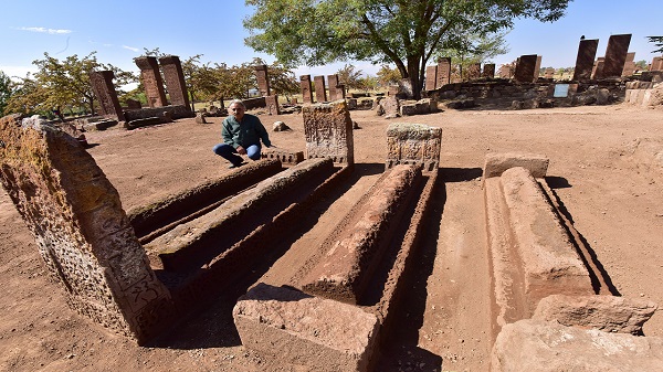 En büyük Türk İslam mezarlığı! 6 sanduka gün yüzüne çıktı