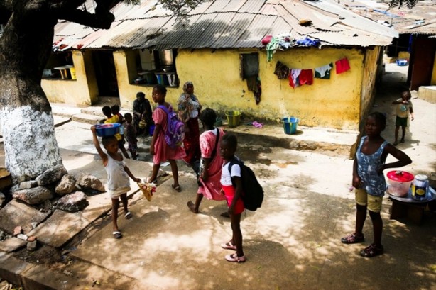 Foto - "En çaresiz anneler" Gine'de