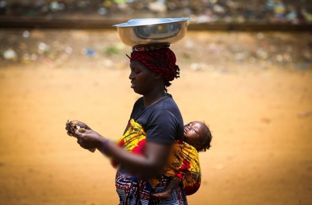 Foto - "En çaresiz anneler" Gine'de