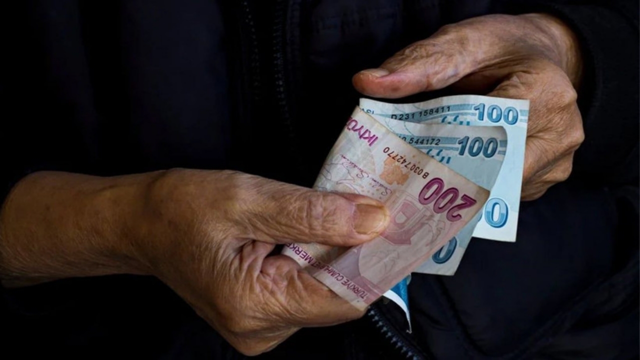 En düşük emekli maaşı için rakam verildi: Zam üzerine ekstra para