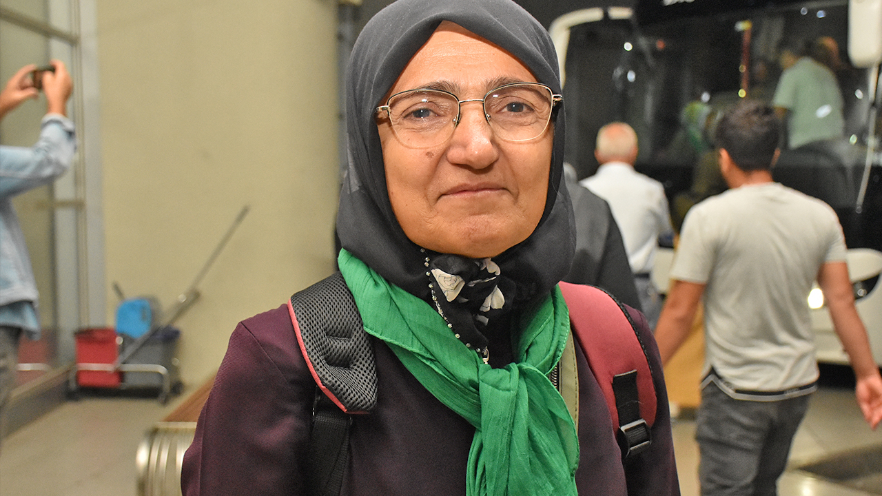 Foto - En duygusal uğurlamaya şahit oldular: ‘Sessiz’ce Umre’ye gittiler