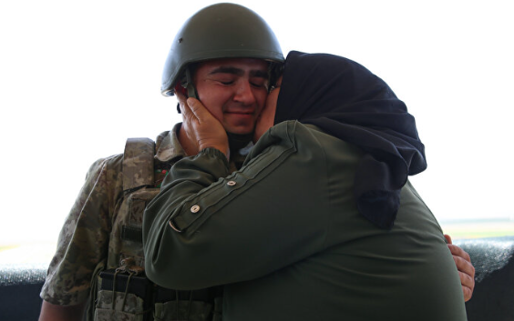 Foto - En güzel bayram sürprizi sınırda yaşandı! Nöbet tutan asker çifte bayram yaptı