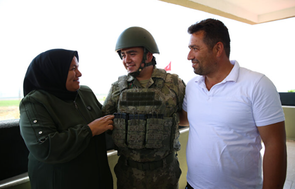 Foto - En güzel bayram sürprizi sınırda yaşandı! Nöbet tutan asker çifte bayram yaptı