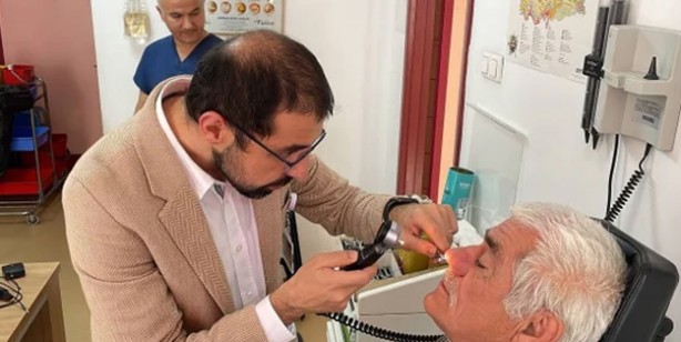 Foto - En ilginç olay: Burnunun içinden çıkan şok etti!