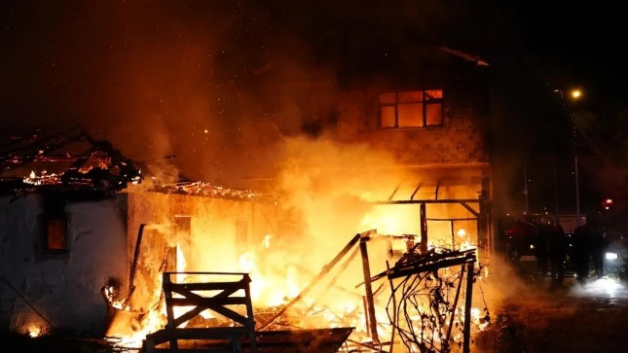 Foto - En mutlu günlerinde kabusu yaşadılar! 25 yıllık emekleri kül oldu