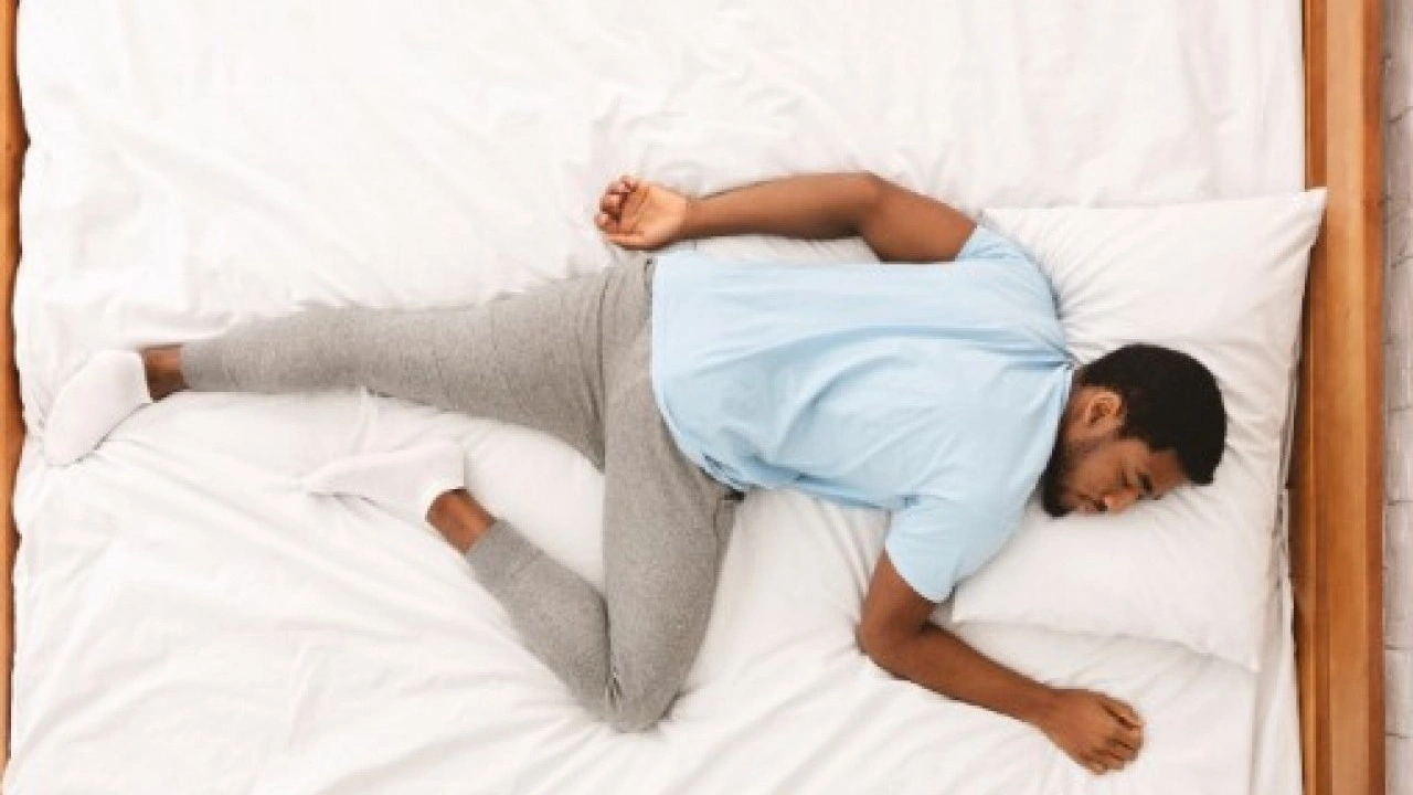 Foto - En tehlikeli uyku pozisyonu belli oldu: Omurga eğriliğine neden oluyor!
